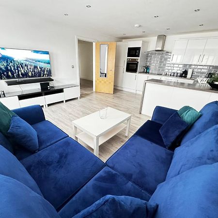 Rnm - Business Professionals Stay, Walsall City Centre, 2 Bedroom With Ensuite And Bathroom, Entire Place, Kitchen & Washroom With Amenities, Smart Tv, Easy Access, Fast Wifi, Parking Nearby, Great Transport Links Exterior foto
