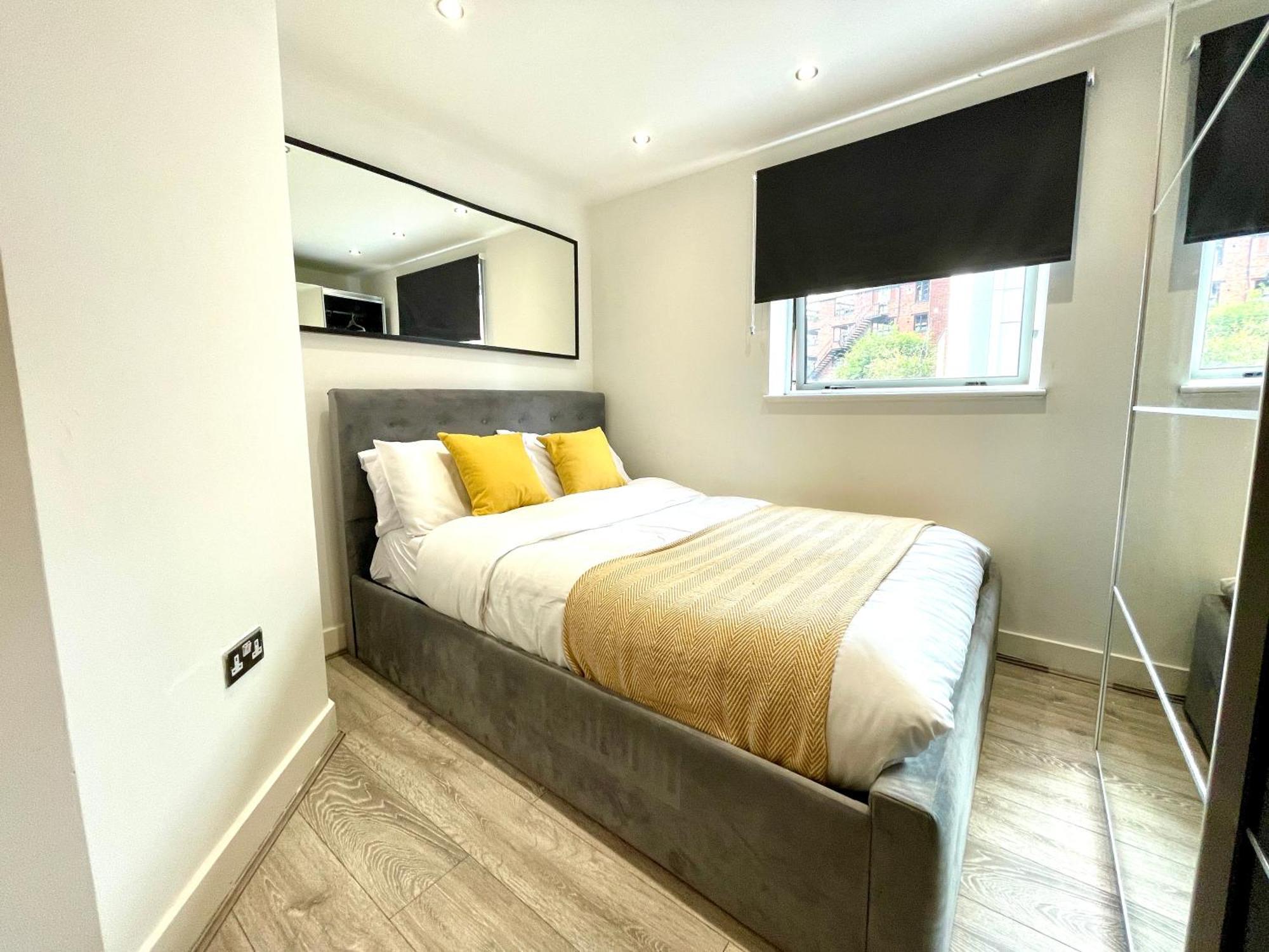 Rnm - Business Professionals Stay, Walsall City Centre, 2 Bedroom With Ensuite And Bathroom, Entire Place, Kitchen & Washroom With Amenities, Smart Tv, Easy Access, Fast Wifi, Parking Nearby, Great Transport Links Exterior foto
