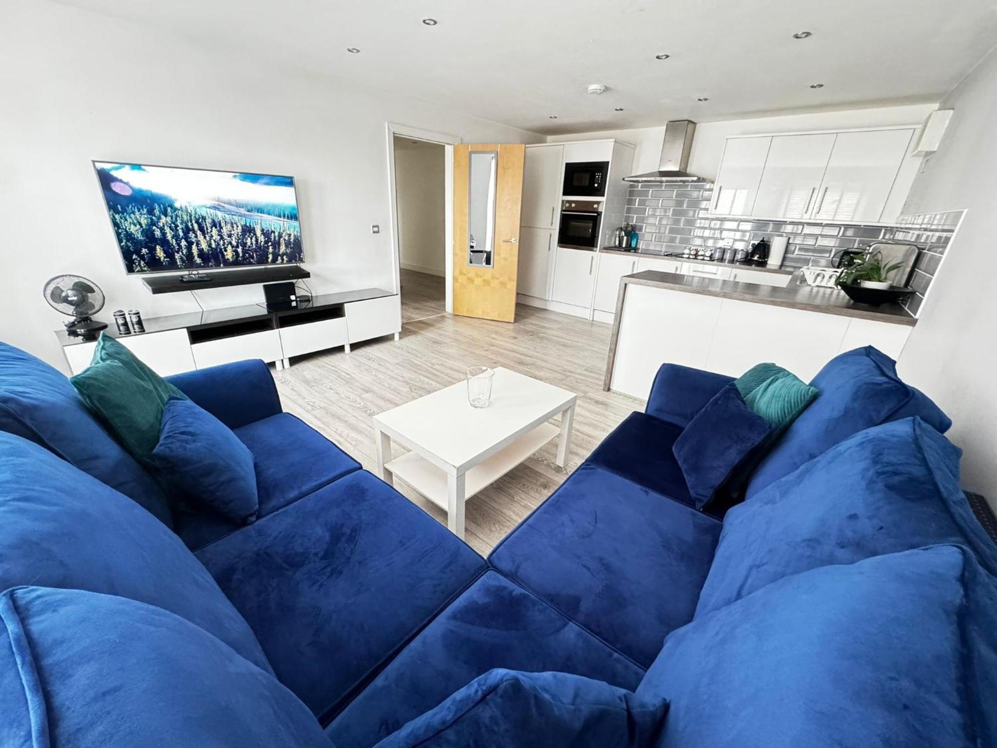 Rnm - Business Professionals Stay, Walsall City Centre, 2 Bedroom With Ensuite And Bathroom, Entire Place, Kitchen & Washroom With Amenities, Smart Tv, Easy Access, Fast Wifi, Parking Nearby, Great Transport Links Exterior foto